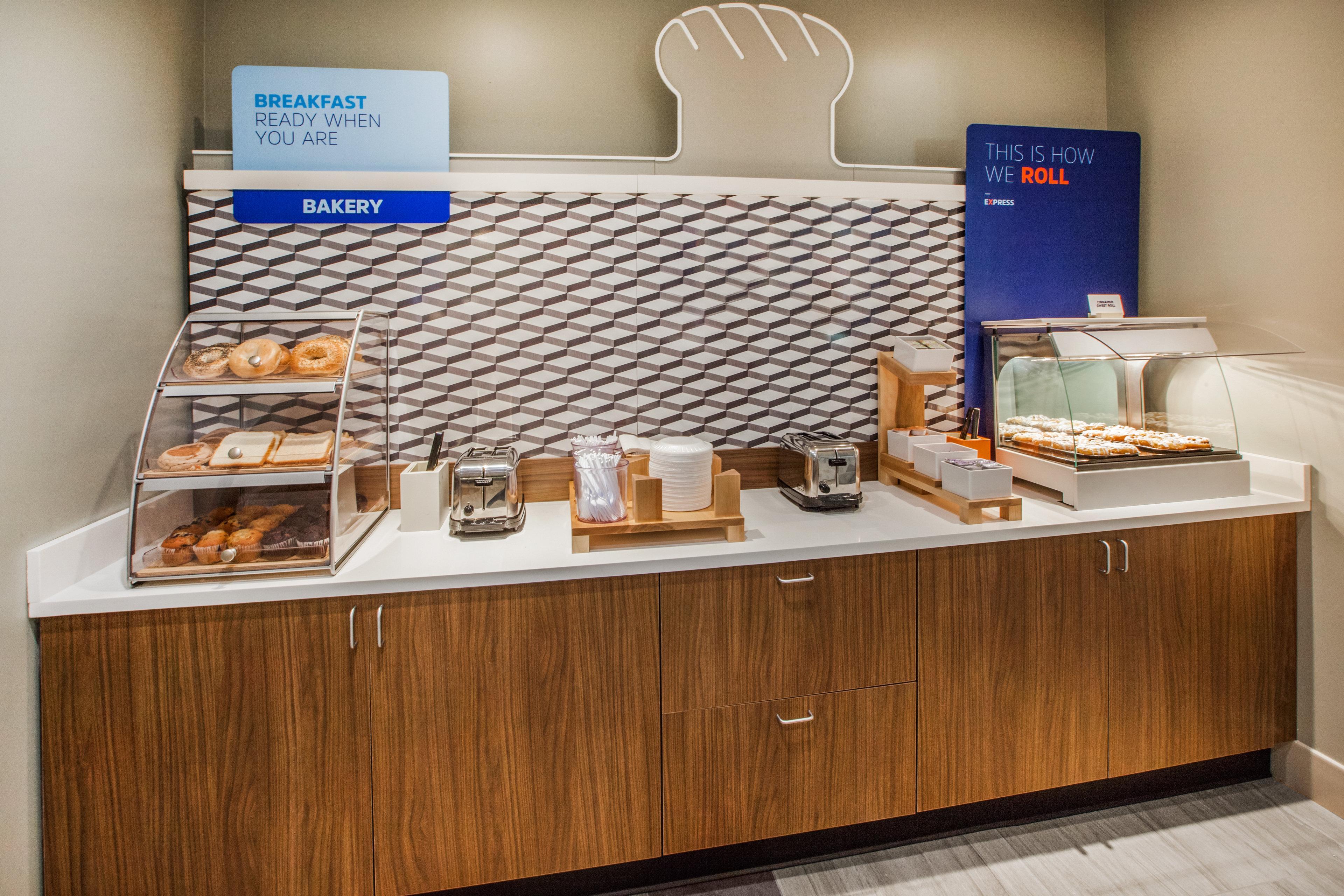 Holiday Inn Express Hotel & Suites Bismarck By Ihg Екстер'єр фото