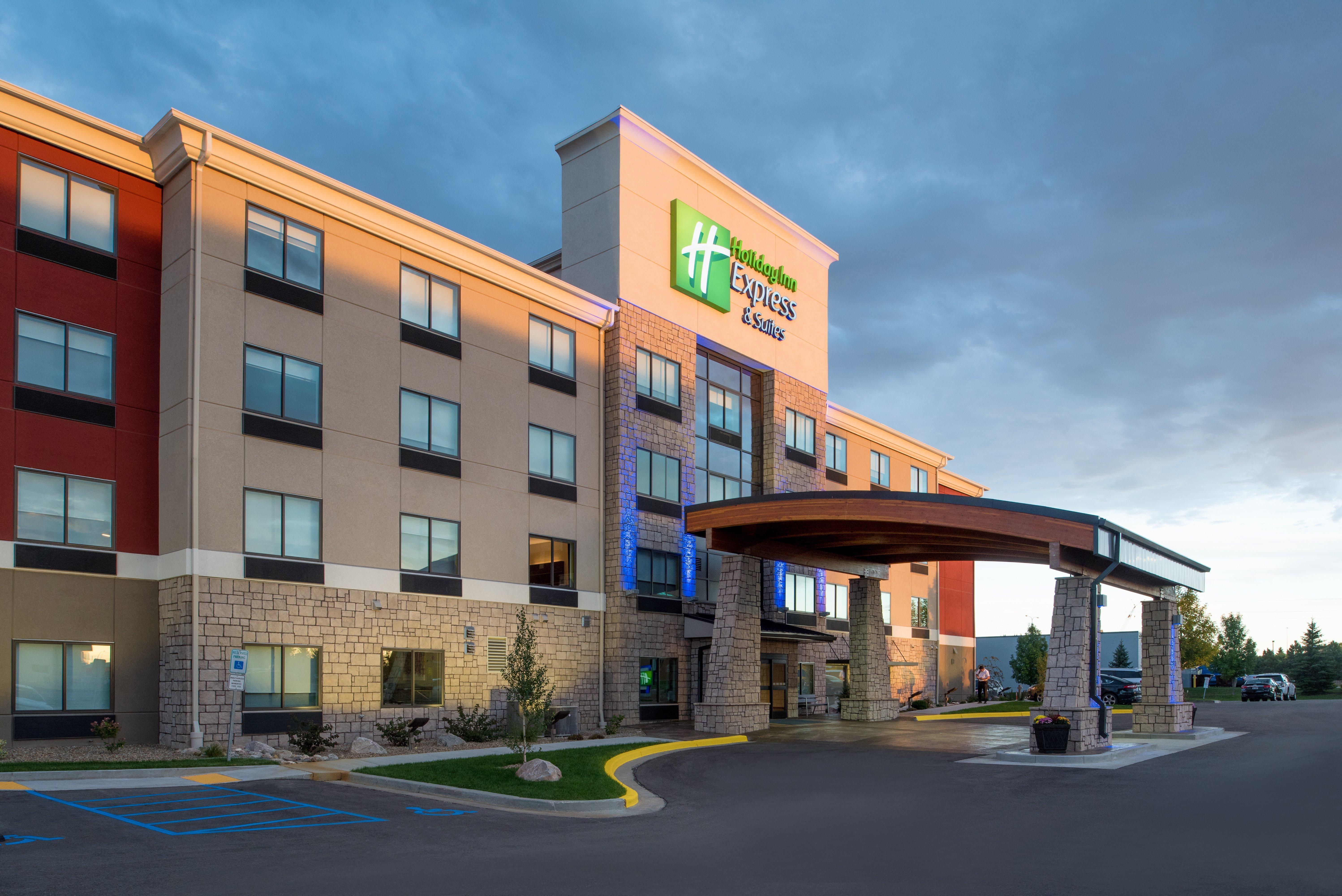 Holiday Inn Express Hotel & Suites Bismarck By Ihg Екстер'єр фото