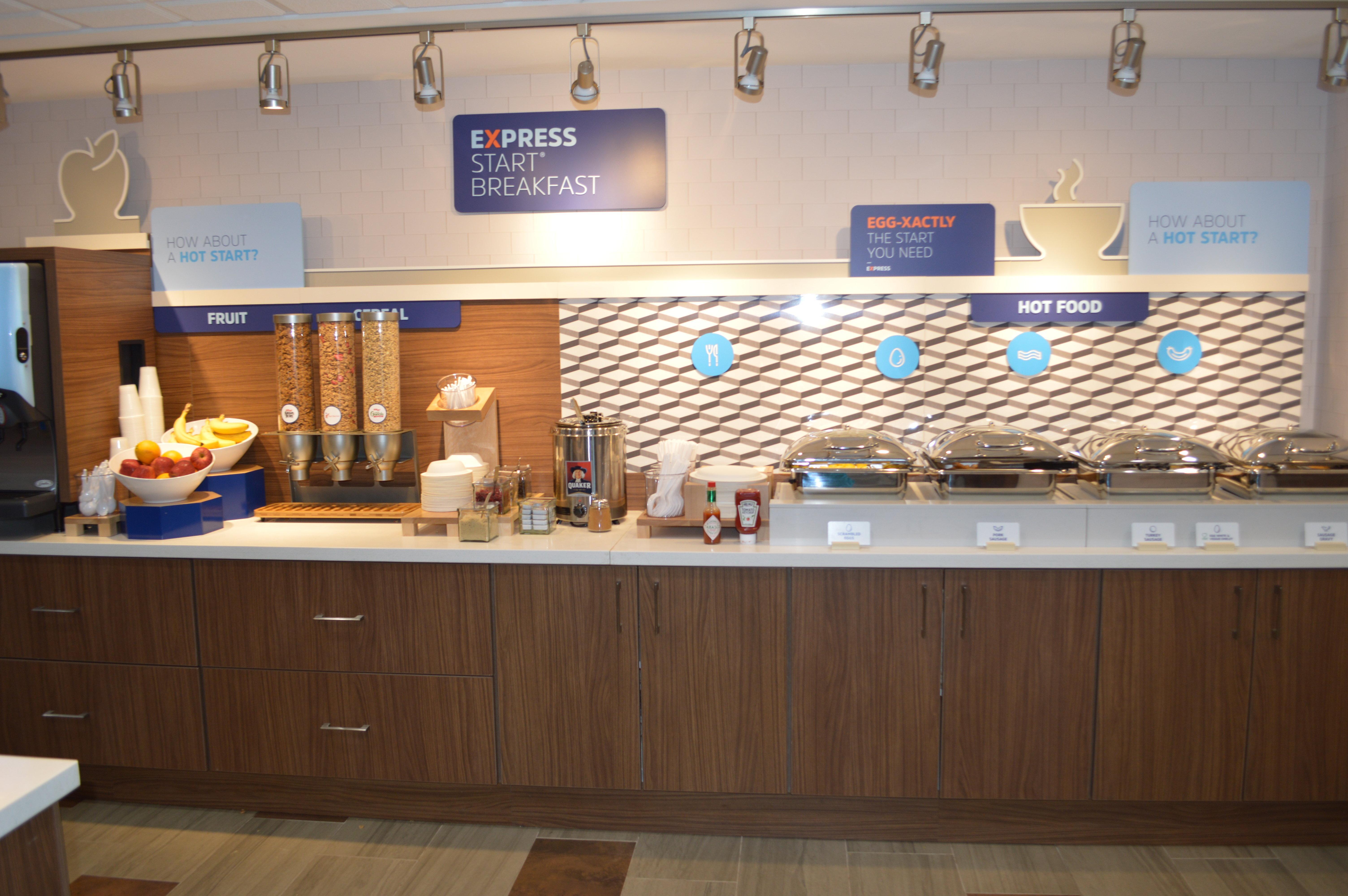 Holiday Inn Express Hotel & Suites Bismarck By Ihg Екстер'єр фото