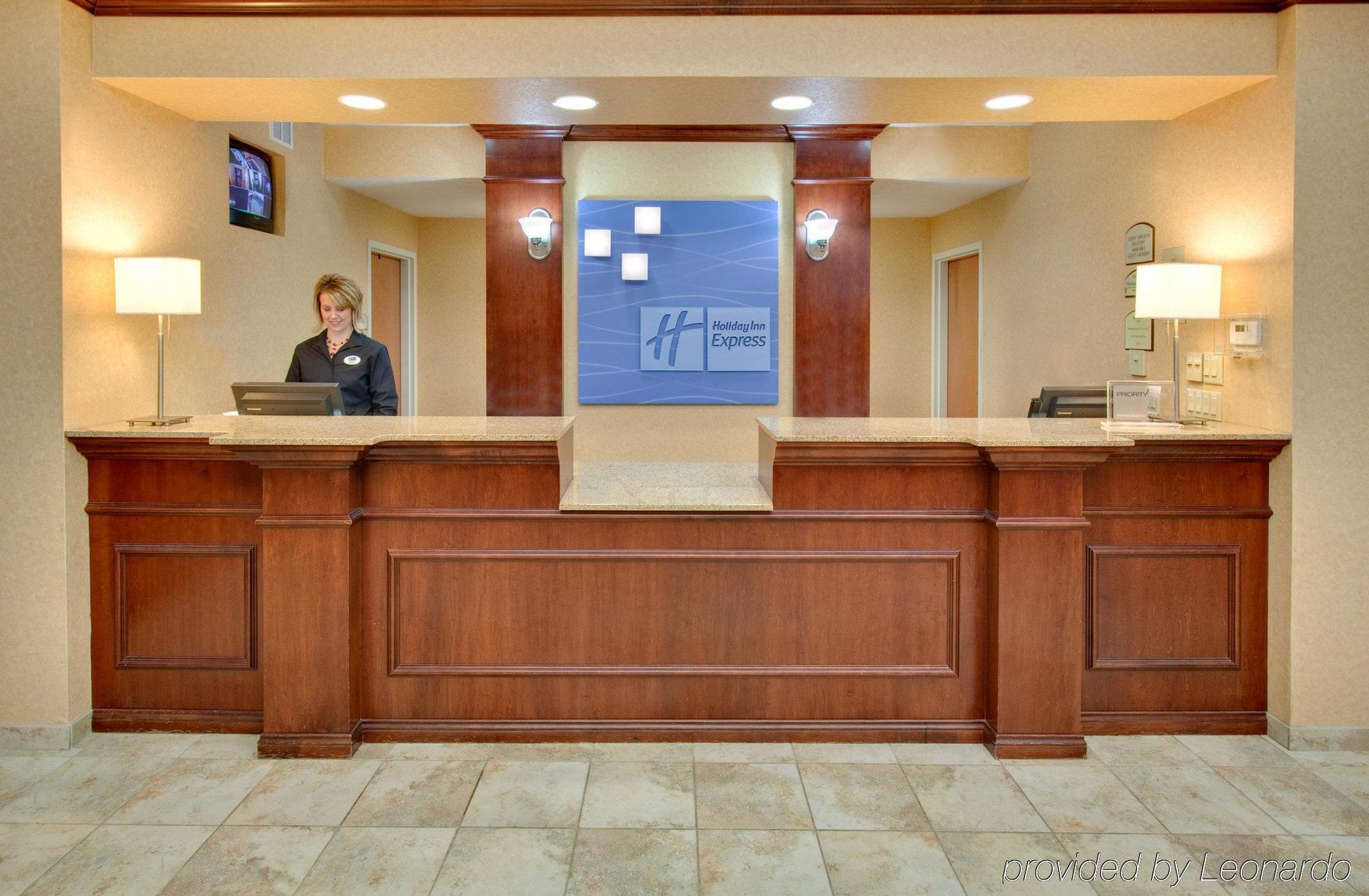 Holiday Inn Express Hotel & Suites Bismarck By Ihg Інтер'єр фото