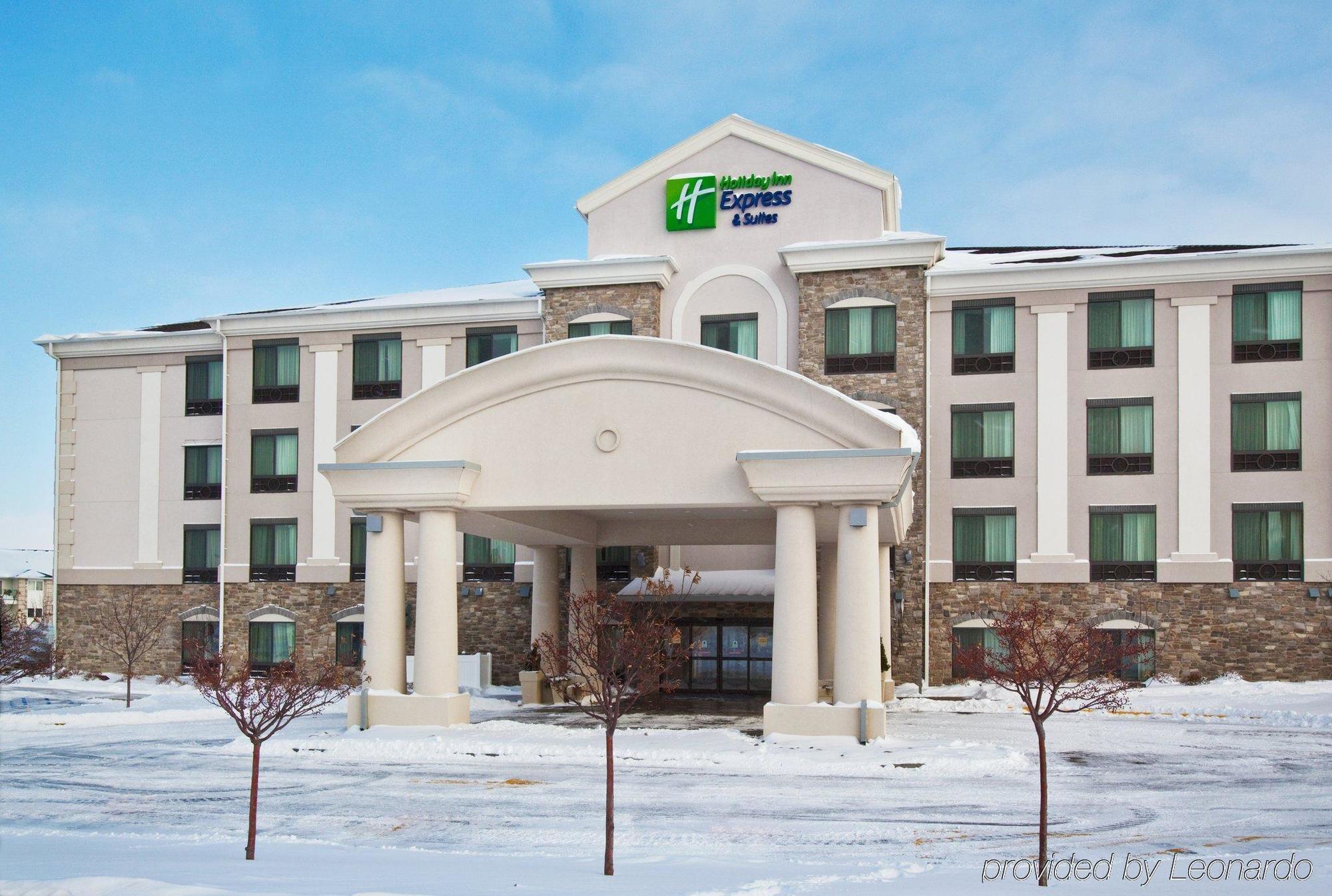 Holiday Inn Express Hotel & Suites Bismarck By Ihg Екстер'єр фото