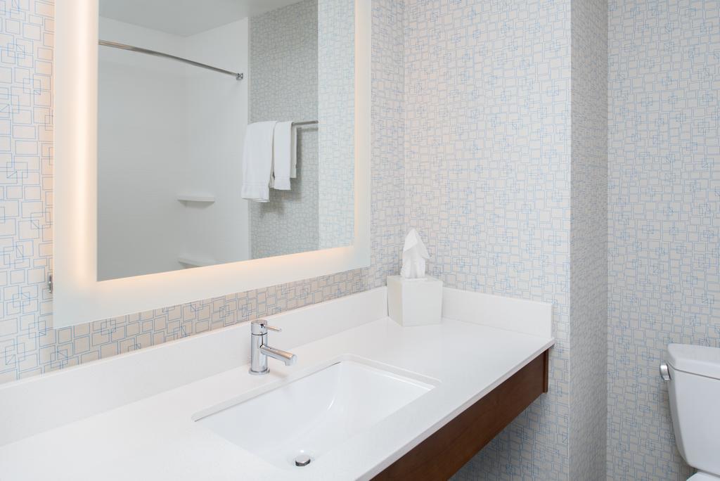 Holiday Inn Express Hotel & Suites Bismarck By Ihg Екстер'єр фото