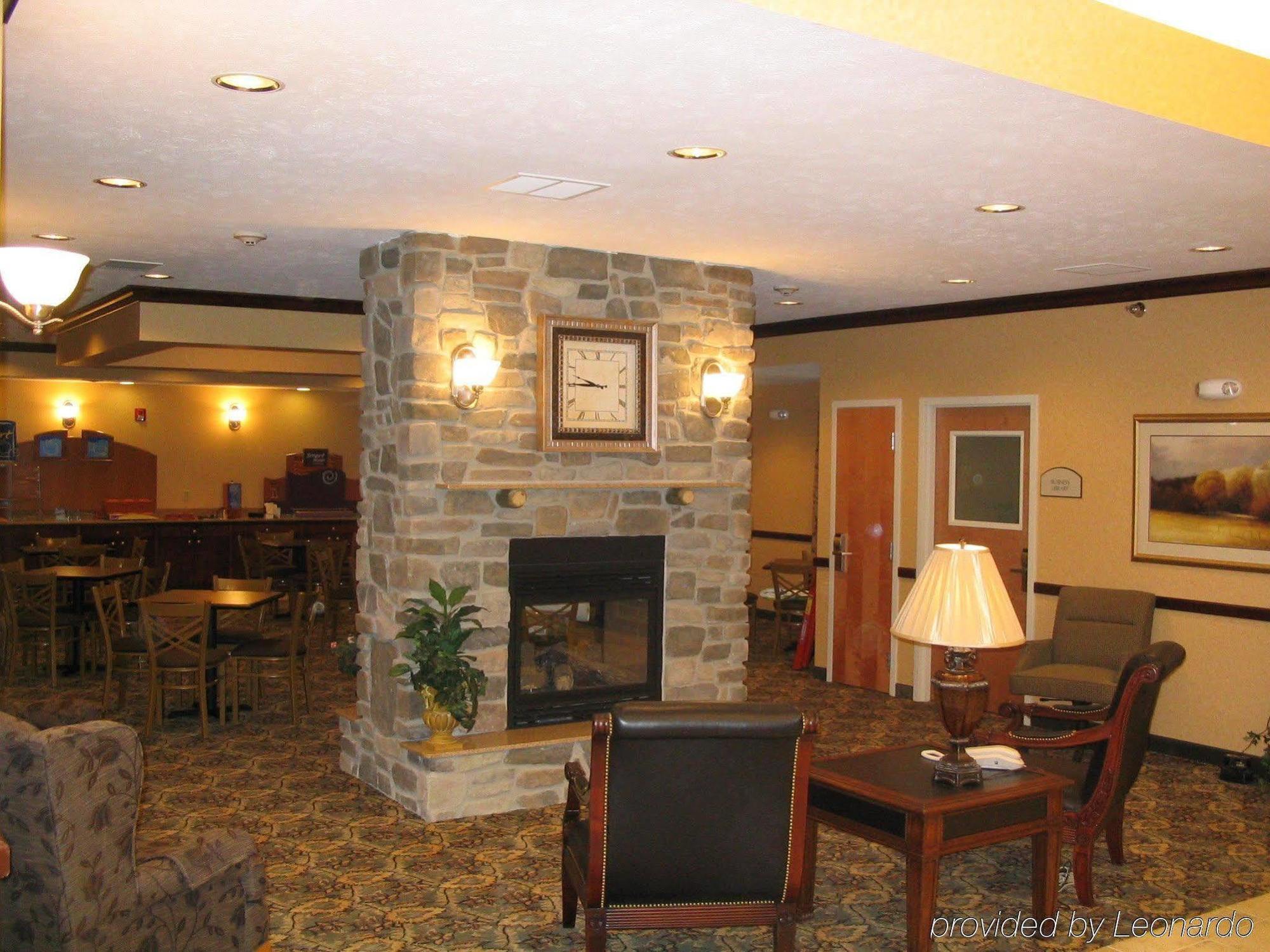 Holiday Inn Express Hotel & Suites Bismarck By Ihg Екстер'єр фото